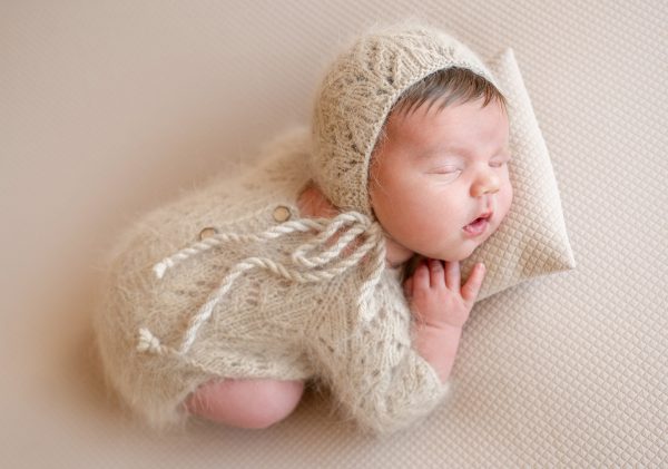 newborn-baby-sleeping-tummy-newborn-photographer-photoshoot.jpg