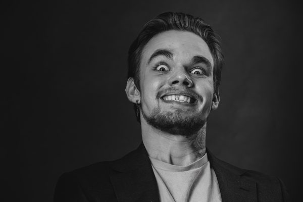 man-is-emotional-portrait-black-white-18.jpg