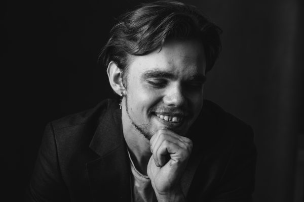 man-is-emotional-portrait-black-white-5.jpg
