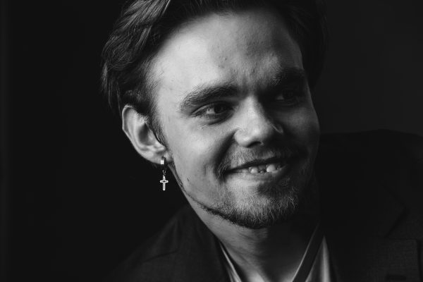 man-is-emotional-portrait-black-white-4.jpg